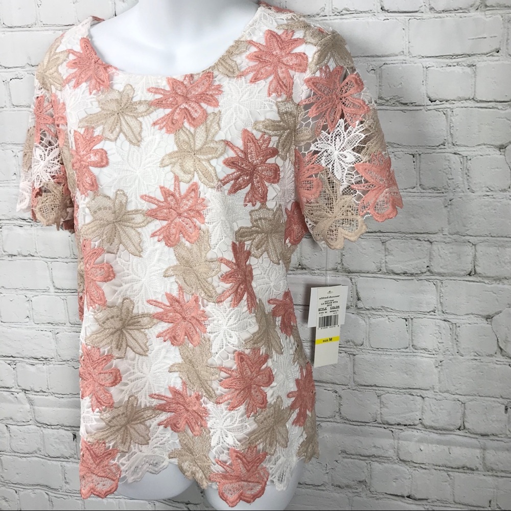 NWT La Dolce Vita Floral Lace Crocheted Lined Top - Picture 3 of 5